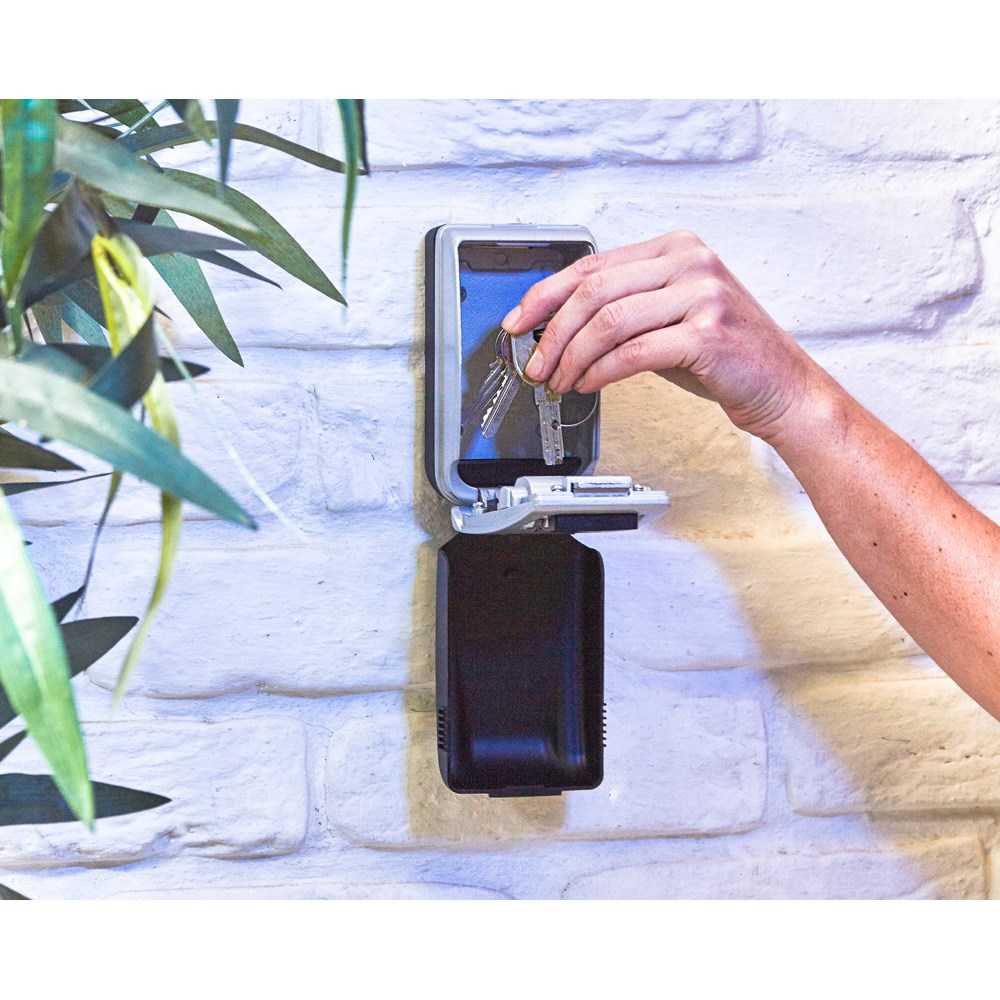 Master Lock Key safe with illuminated